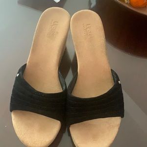 UGG sandals size 9